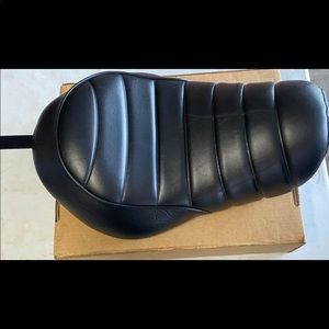 Harley Davidson Iron 883 Stock Seat